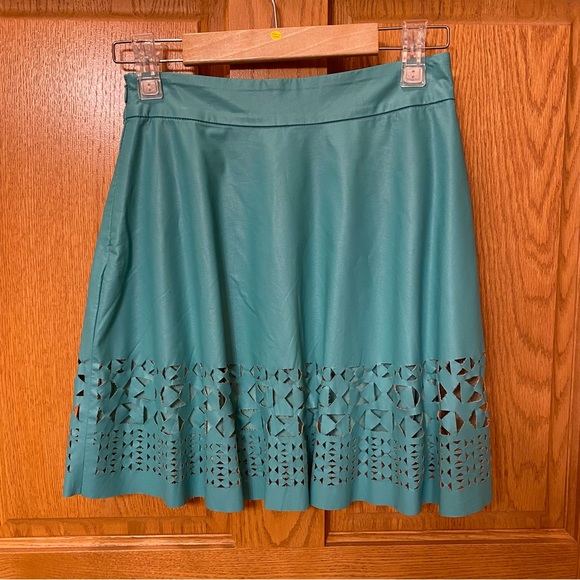 CUSP by Neiman Marcus Laser Cut Leather Looking Skirt - Picture 6 of 7